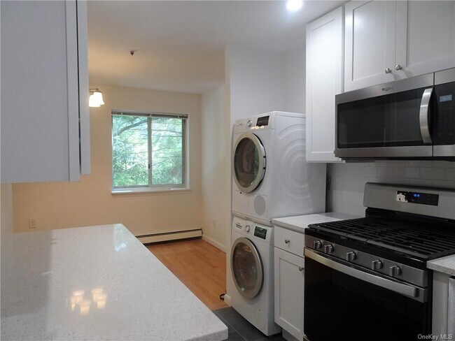 Building Photo - 300 Livingston Ave