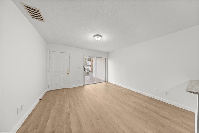 Building Photo - 2931 SE 52nd Ave