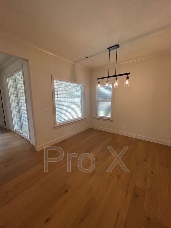 Building Photo - 2004 Charles St