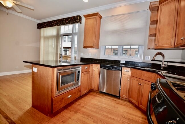 Building Photo - 1904 Alta Vista Ct