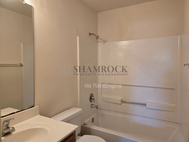Building Photo - 408 Connie Dr