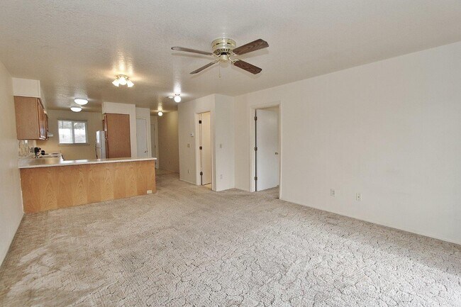 Building Photo - 639 N Moffatt Ave