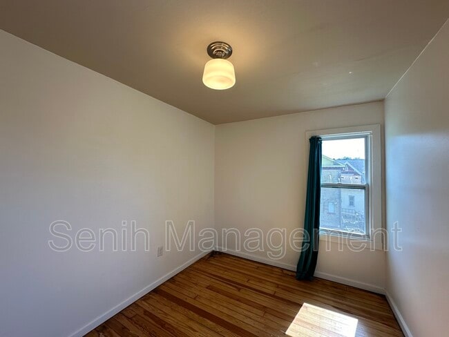 Building Photo - 421 Chandler St