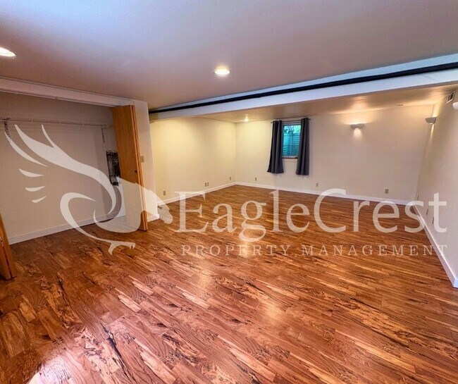 Building Photo - Beautifully Renovated Historic 3 Bedroom Home