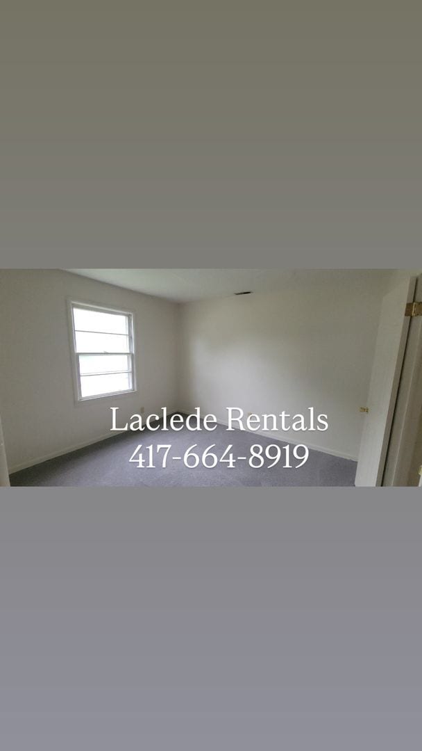 Building Photo - 2 bed 1 bath duplex