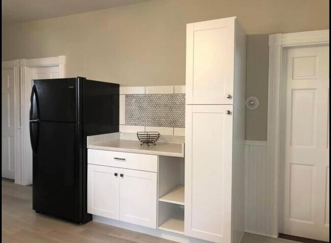 Building Photo - 42 Hobson Ave