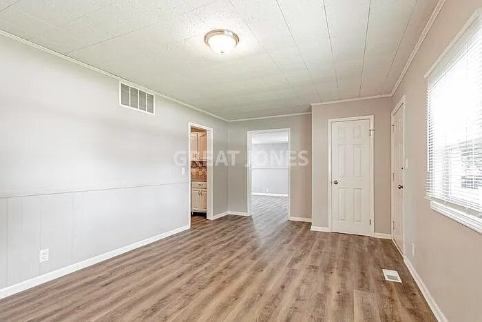 Building Photo - 121 Rose Ln