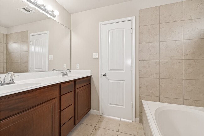 Building Photo - 19662 Little Pine Ln