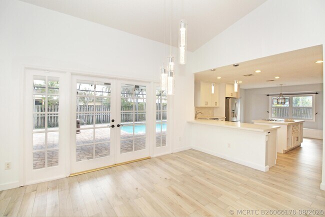 Building Photo - 896 Rose Ct
