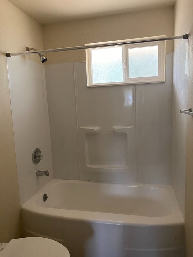 Building Photo - Updated 3 Bedroom 1 Bath home in Tacoma