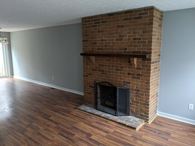 Building Photo - 440 Edinburgh Rd
