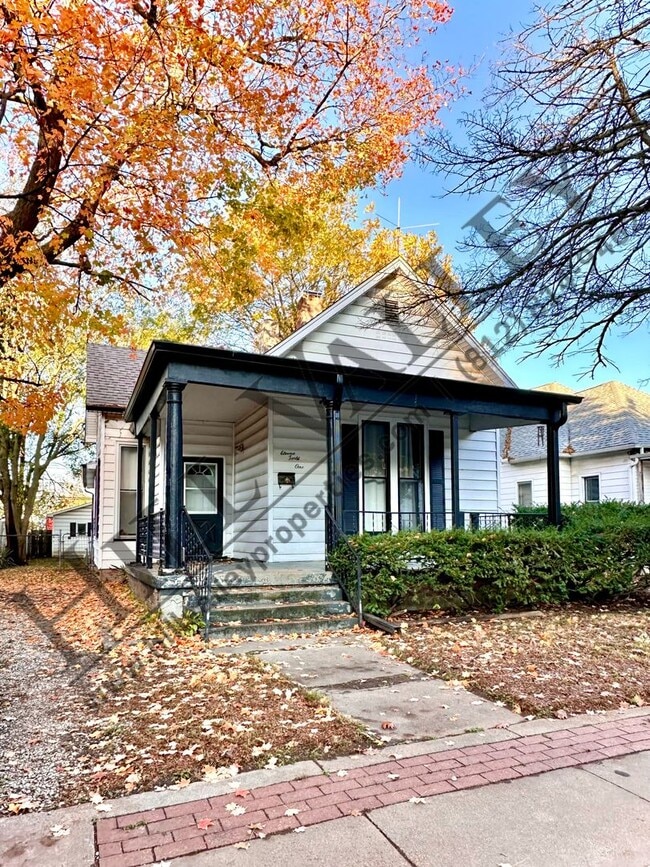 Primary Photo - Large four bedroom in Farrington's Grove Historical District