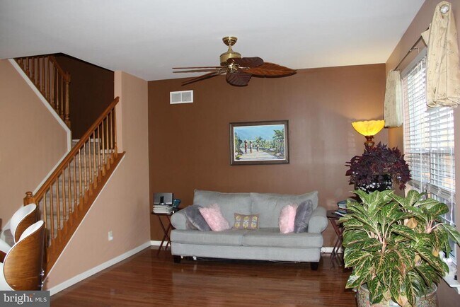 Building Photo - 506 Quincy St