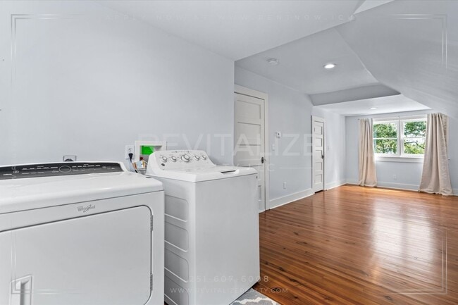 Building Photo - Beautiful Victorian Home in the Heart of S...