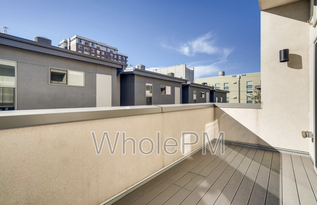 Building Photo - 2331 Glenarm Pl