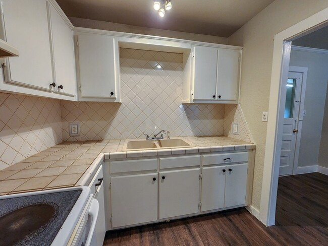 Building Photo - Newly Renovated 3 bedroom 1 bath home in S...