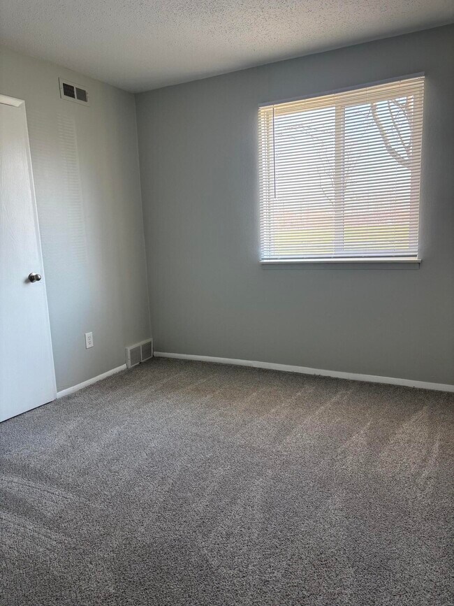 Building Photo - 157 Canfield St