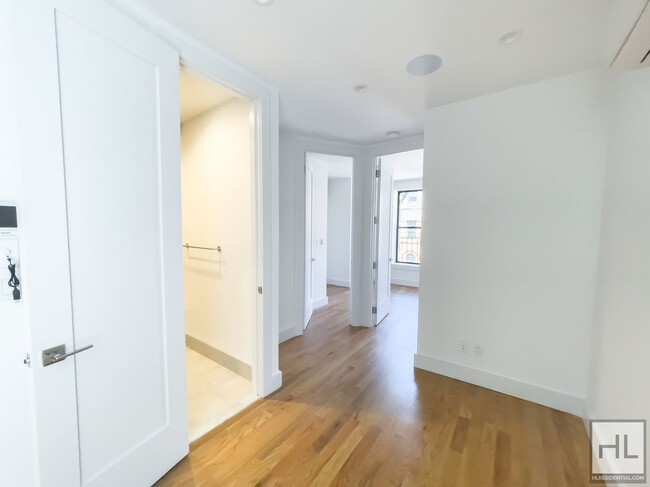 Building Photo - East 93 Street / Spacious 1-Bedroom 1-Bath...