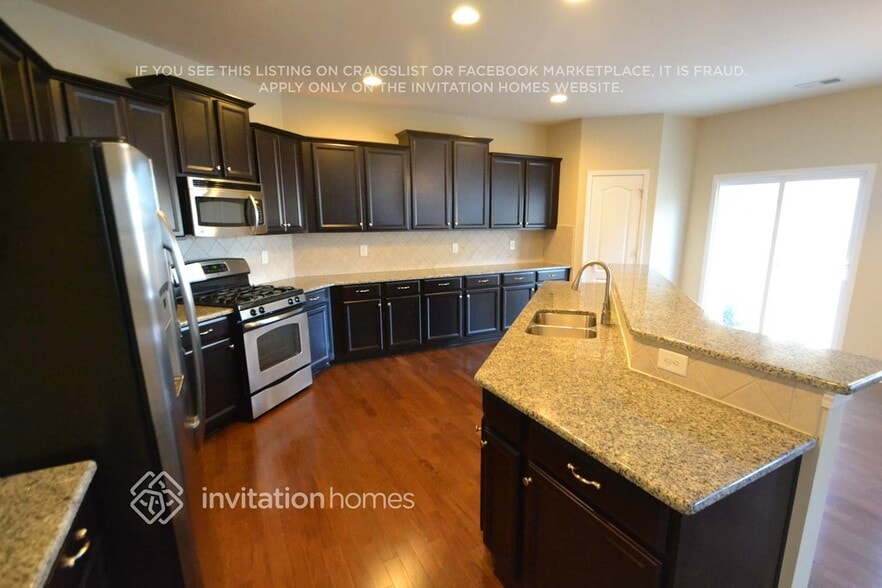 Building Photo - 2717 Lawson Dr