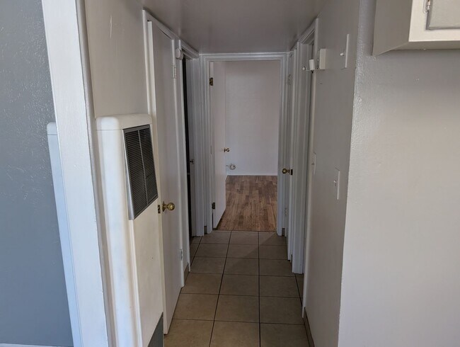 Building Photo - 6th St Duplex