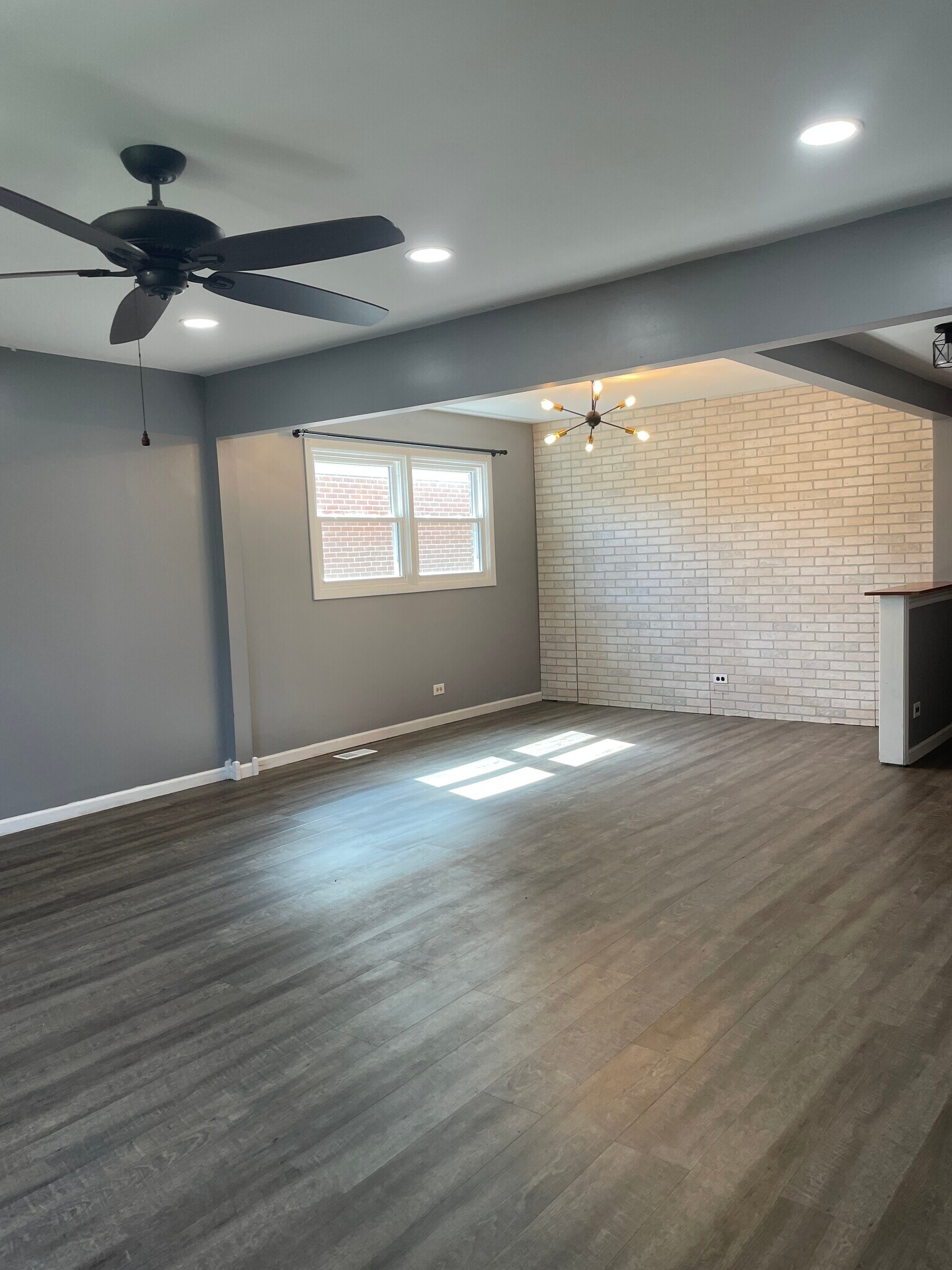 Building Photo - 1105 E Ardyce Ln