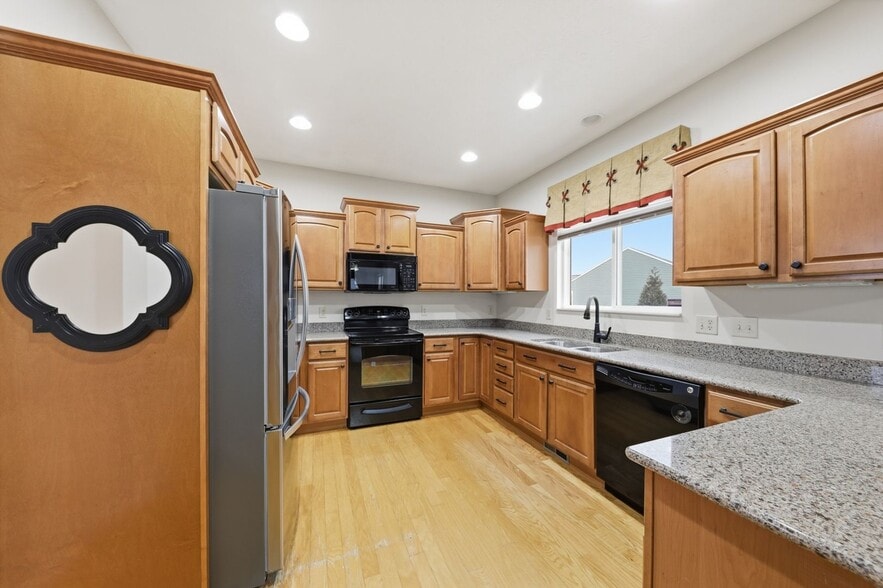 Building Photo - 997 Sweeney Dr