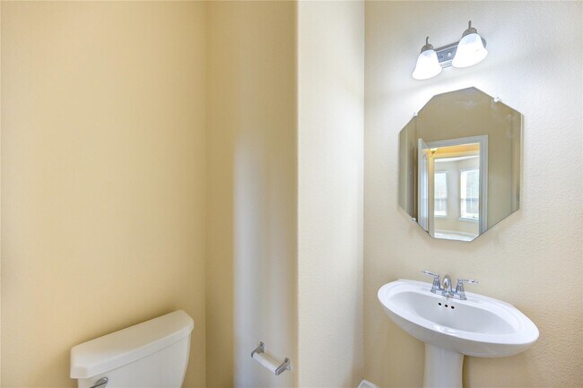 Building Photo - 15615 Lavender Bay Ln