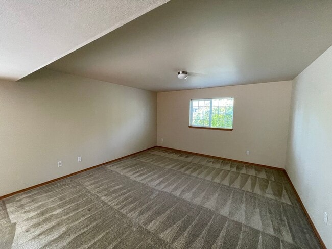 Building Photo - Beautiful Spacious 4 Bedroom 2.75 Bathroom Home in Quiet Coupeville Neighborhood!