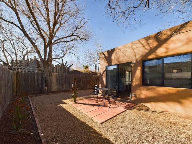 Building Photo - Beautiful Condo Available Now!