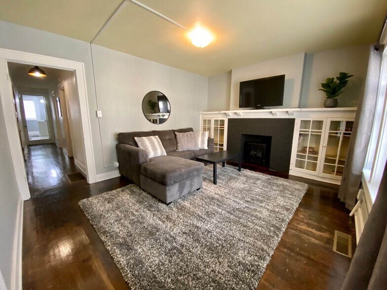 Building Photo - 309 N Elizabeth St