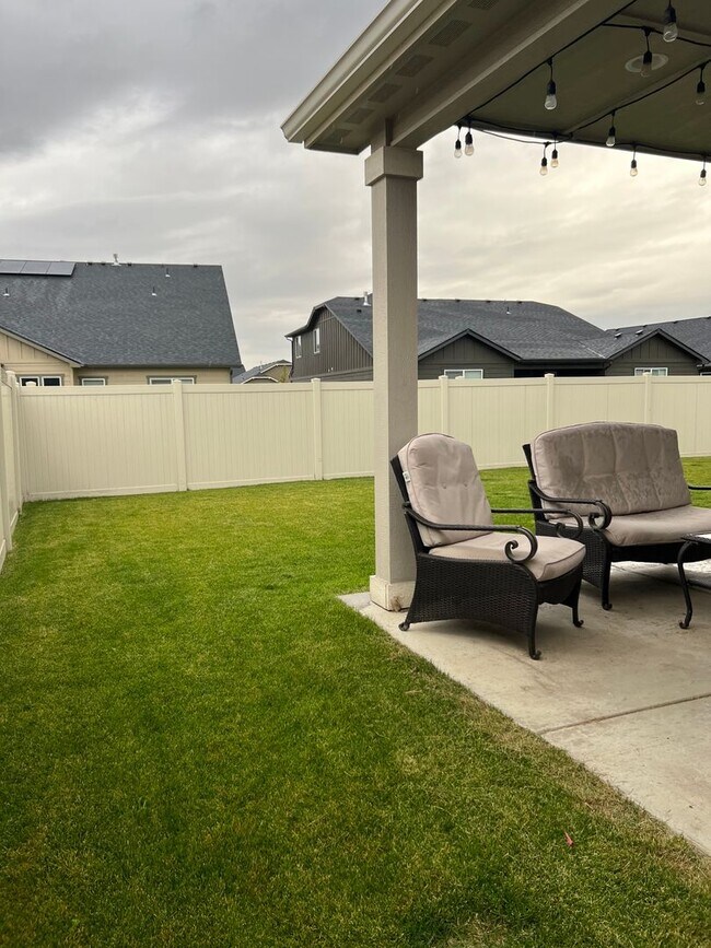 Building Photo - Home in Hayden North!
