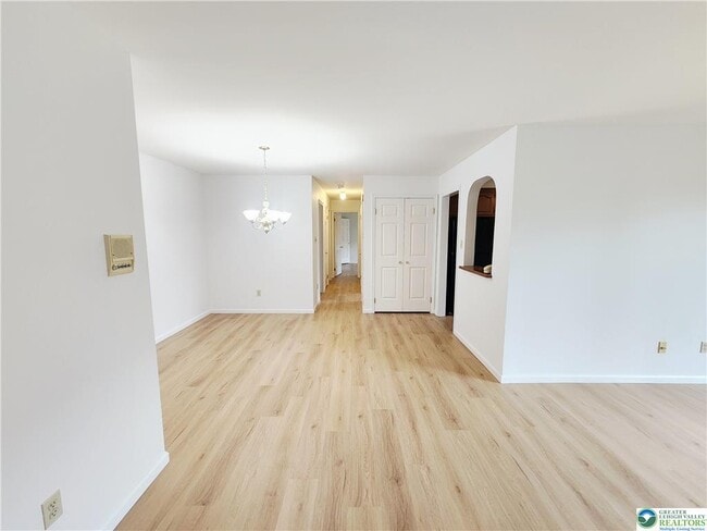 Building Photo - 4501 N Hedgerow Dr