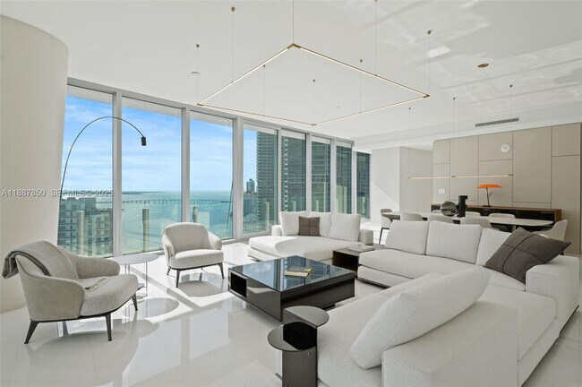 Building Photo - 300 Biscayne Blvd Way