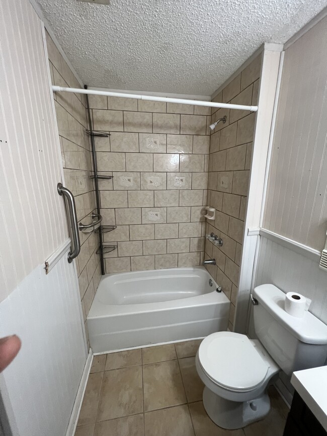 Upstairs shower - 307 US Highway 27 S