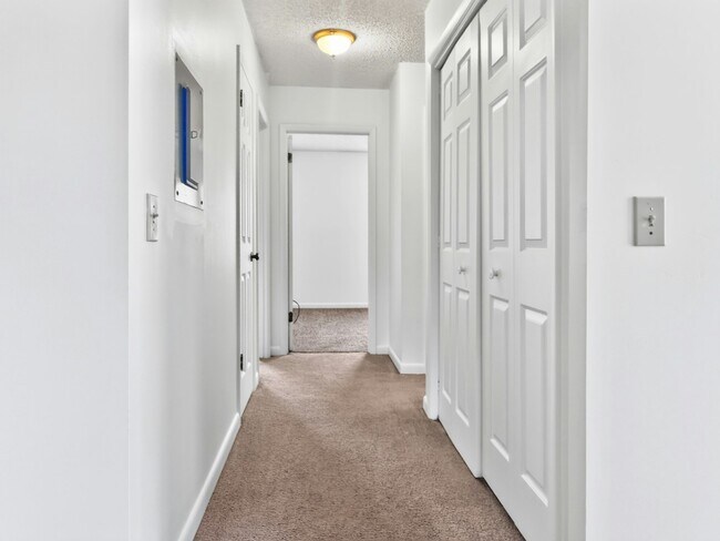 Building Photo - 6209 Friar Tuck Dr NW