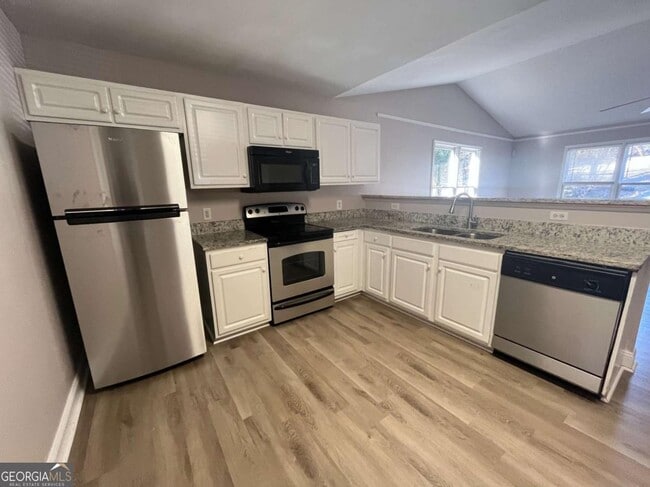 Building Photo - 100 Fair Oaks Dr