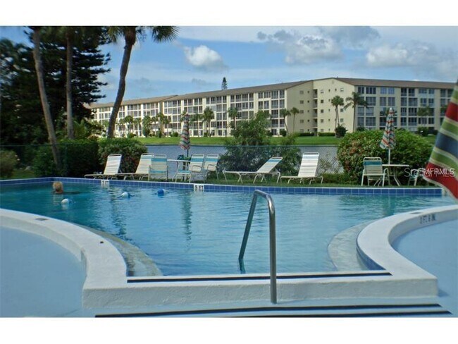Building Photo - 3963 Lake Bayshore Dr