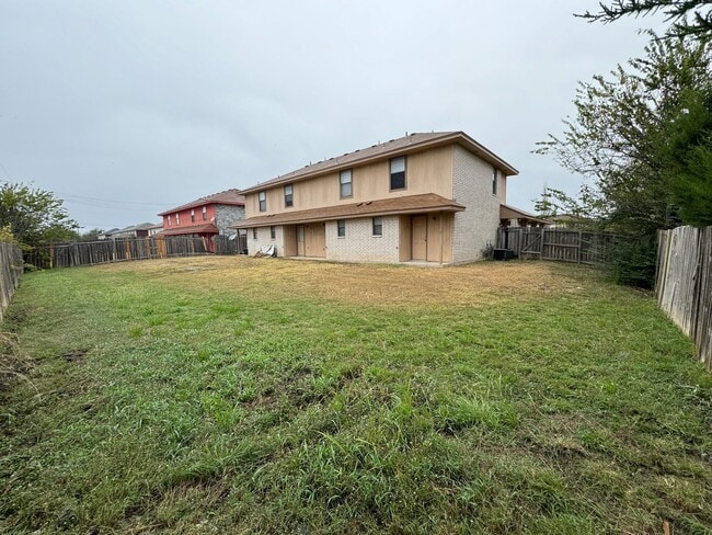 Building Photo - 1100 Leslie Cir