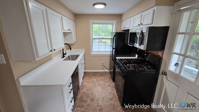 Building Photo - Updated 3 Bedroom 2 Full Bath House in the...