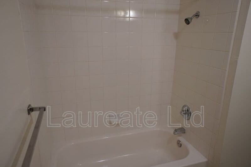 Building Photo - 280 E Highline Cir