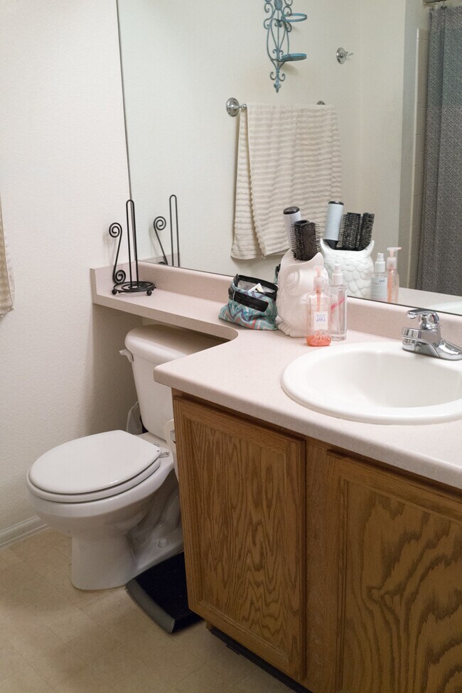 Building Photo - Evolve Real Estate: Fantastic Home with La...