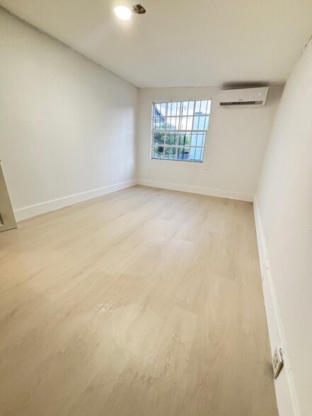 Building Photo - 2035 NW 26th St