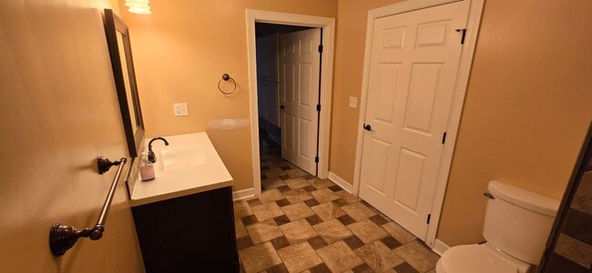 Building Photo - Classic Brick Ranch in Pfafftown