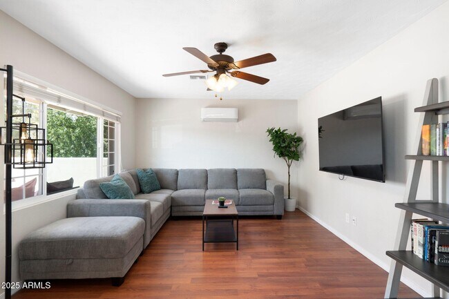 Building Photo - 7608 E Catalina Dr