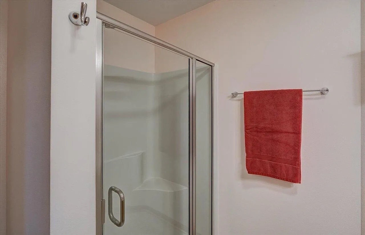 Building Photo - 102 Prairie Heights Dr