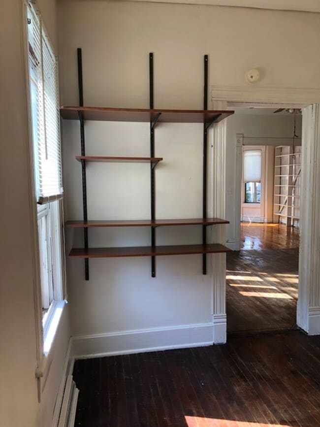 Building Photo - 924 Drake St