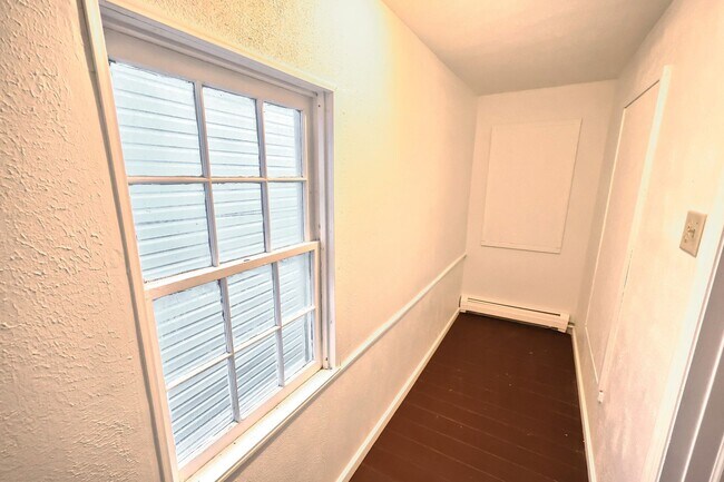 Building Photo - 120 S Main St