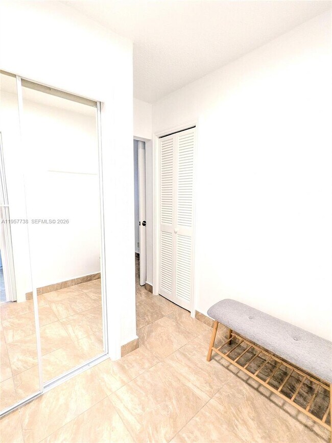 Building Photo - 330 SE 2nd St