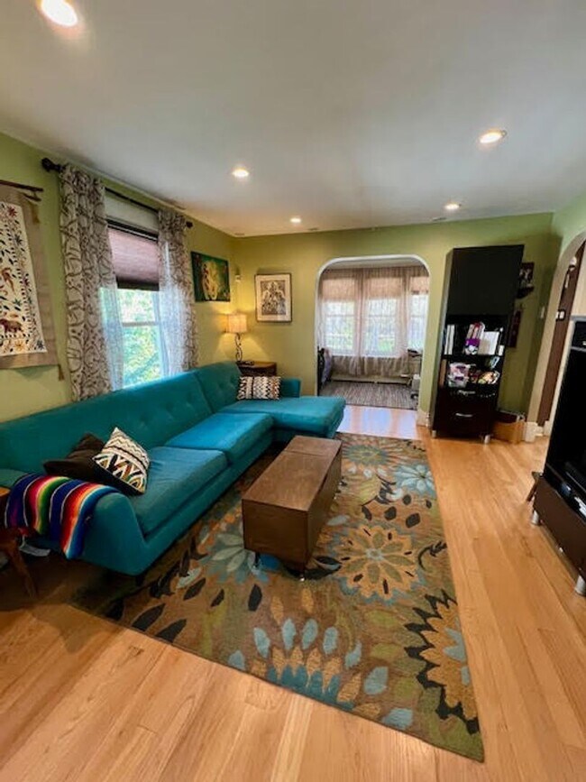 Building Photo - Fully Furnished Beautifully Restored Vinta...