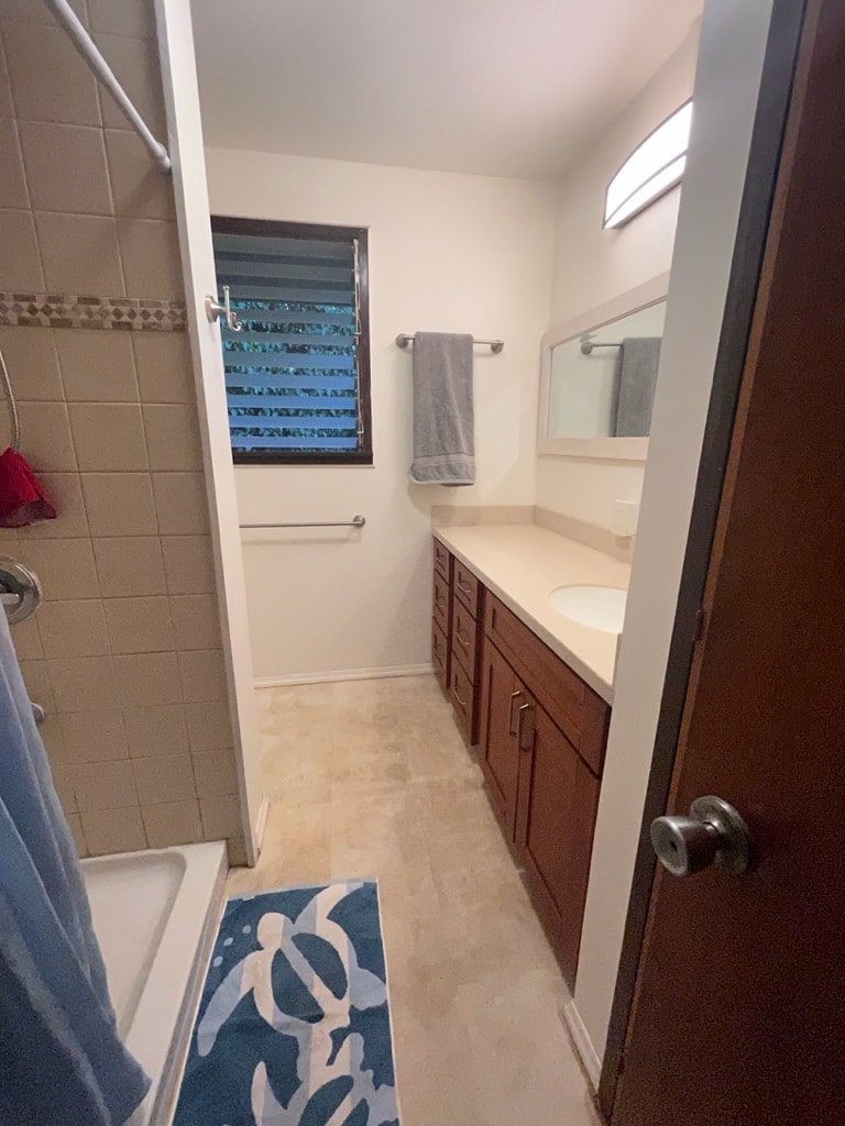 Hall Bath - 2880 Kamehameha V Hwy